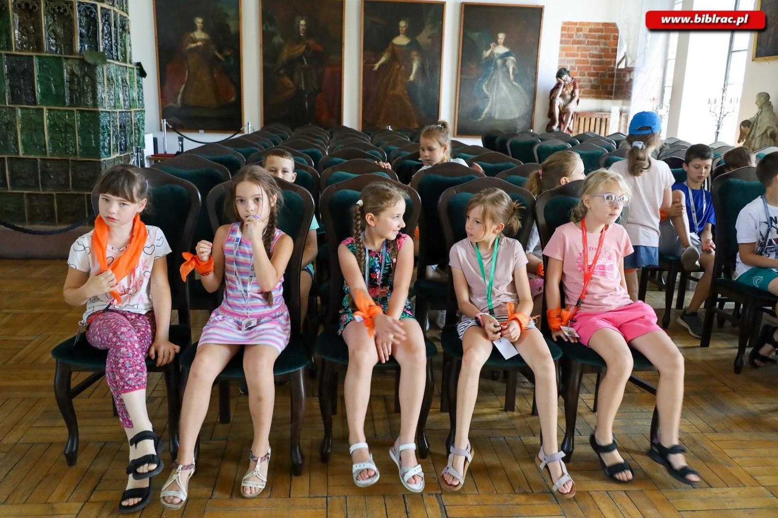 Zdjęcie w galerii na portalu naszraciborz.pl: Letni Wehikuł Biblioteki z wizytą w muzeum i na bezludnej wyspie wiadomości z regionu