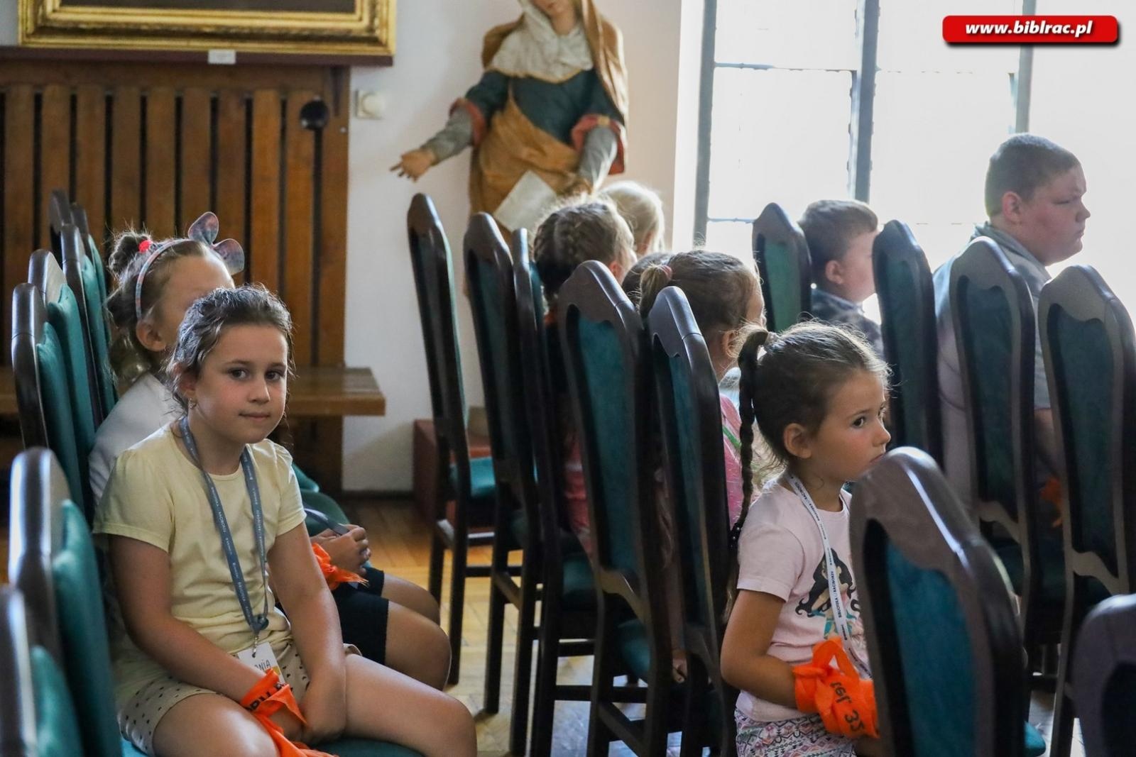 Zdjęcie w galerii na portalu naszraciborz.pl: Letni Wehikuł Biblioteki z wizytą w muzeum i na bezludnej wyspie wiadomości z regionu