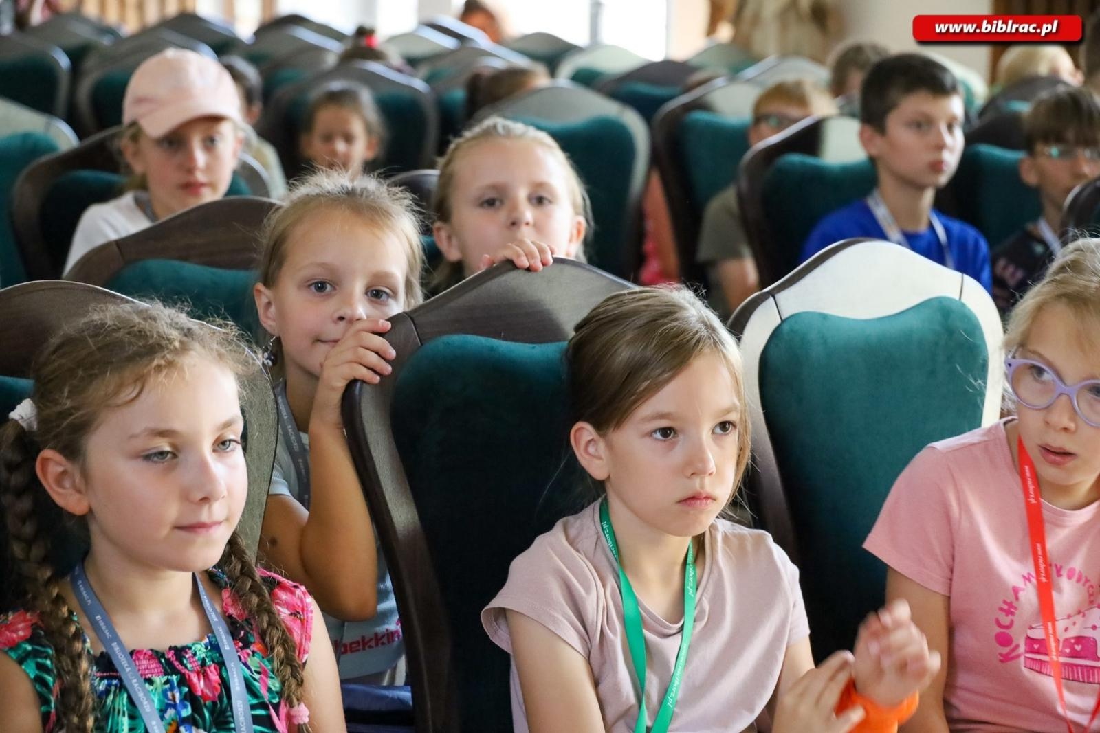 Zdjęcie w galerii na portalu naszraciborz.pl: Letni Wehikuł Biblioteki z wizytą w muzeum i na bezludnej wyspie wiadomości z regionu