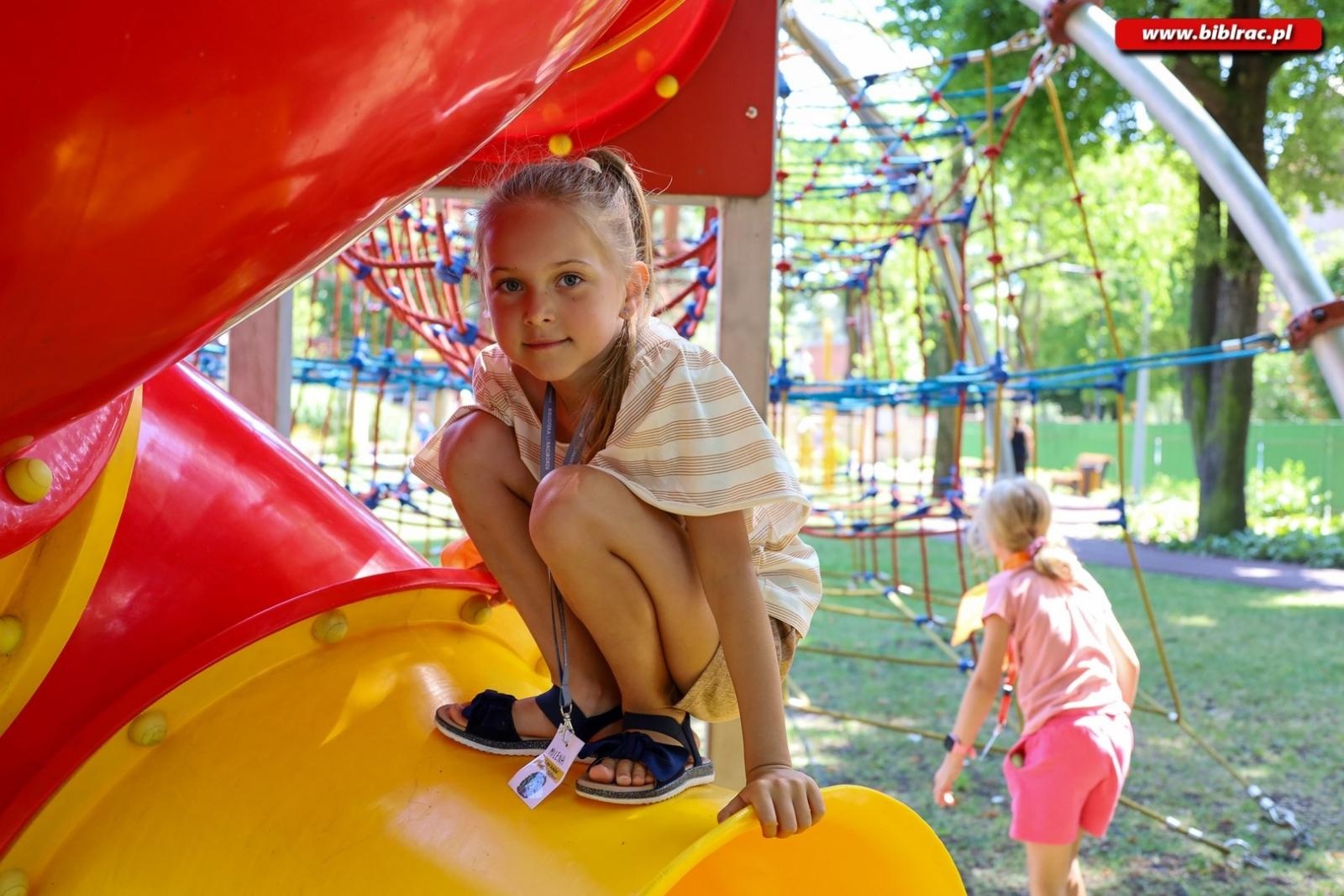 Zdjęcie w galerii na portalu naszraciborz.pl: Letni Wehikuł Biblioteki z wizytą w muzeum i na bezludnej wyspie wiadomości z regionu
