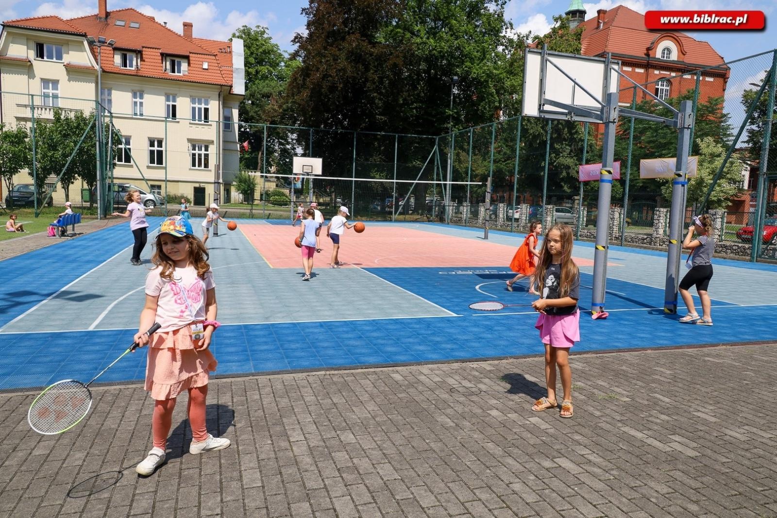 Zdjęcie w galerii na portalu naszraciborz.pl: Letni Wehikuł Biblioteki z wizytą w muzeum i na bezludnej wyspie wiadomości z regionu