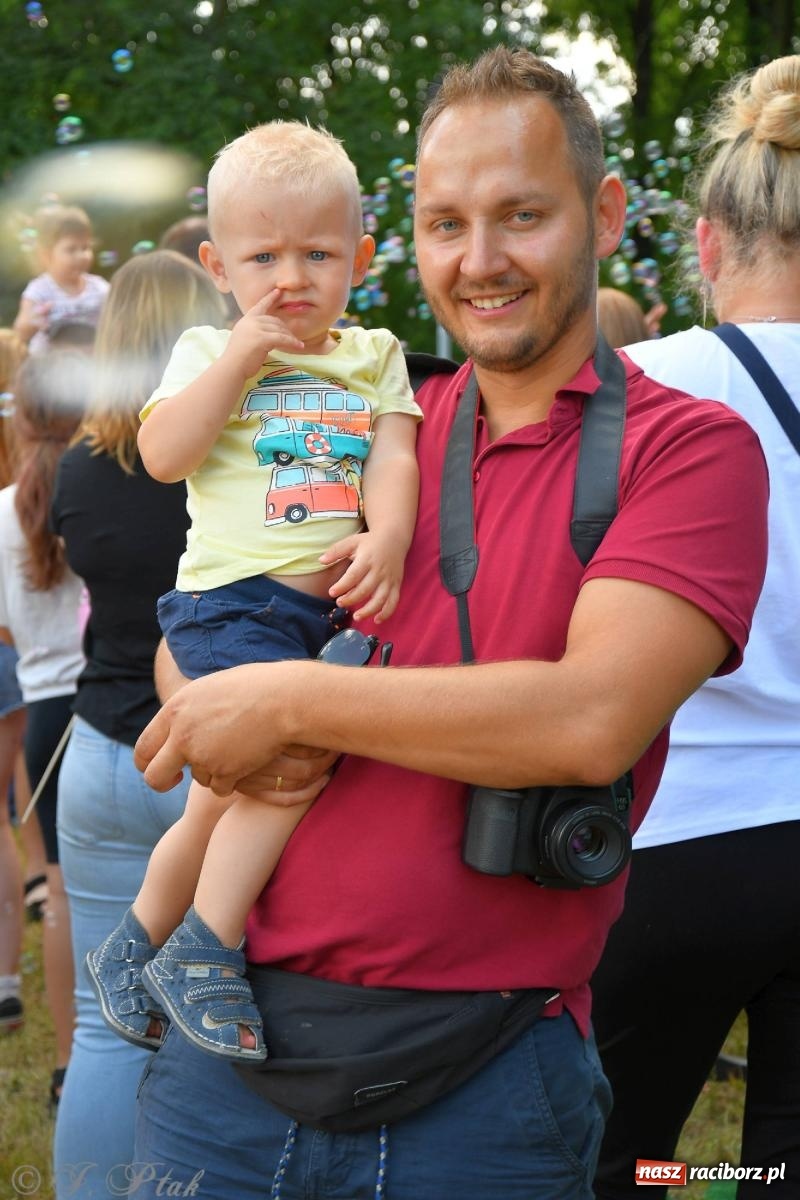 Zdjęcie w galerii na portalu naszraciborz.pl: Festiwal Baniek Mydlanych zawitał do Raciborza wiadomości z regionu