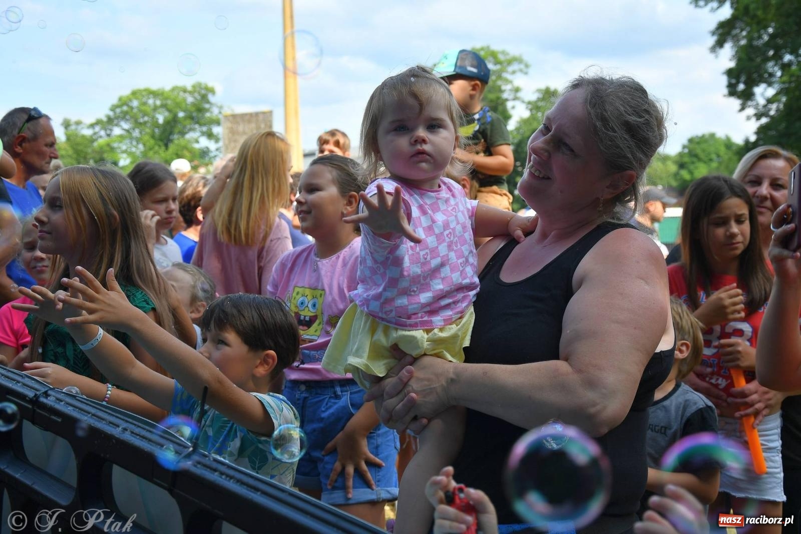 Zdjęcie w galerii na portalu naszraciborz.pl: Festiwal Baniek Mydlanych zawitał do Raciborza wiadomości z regionu