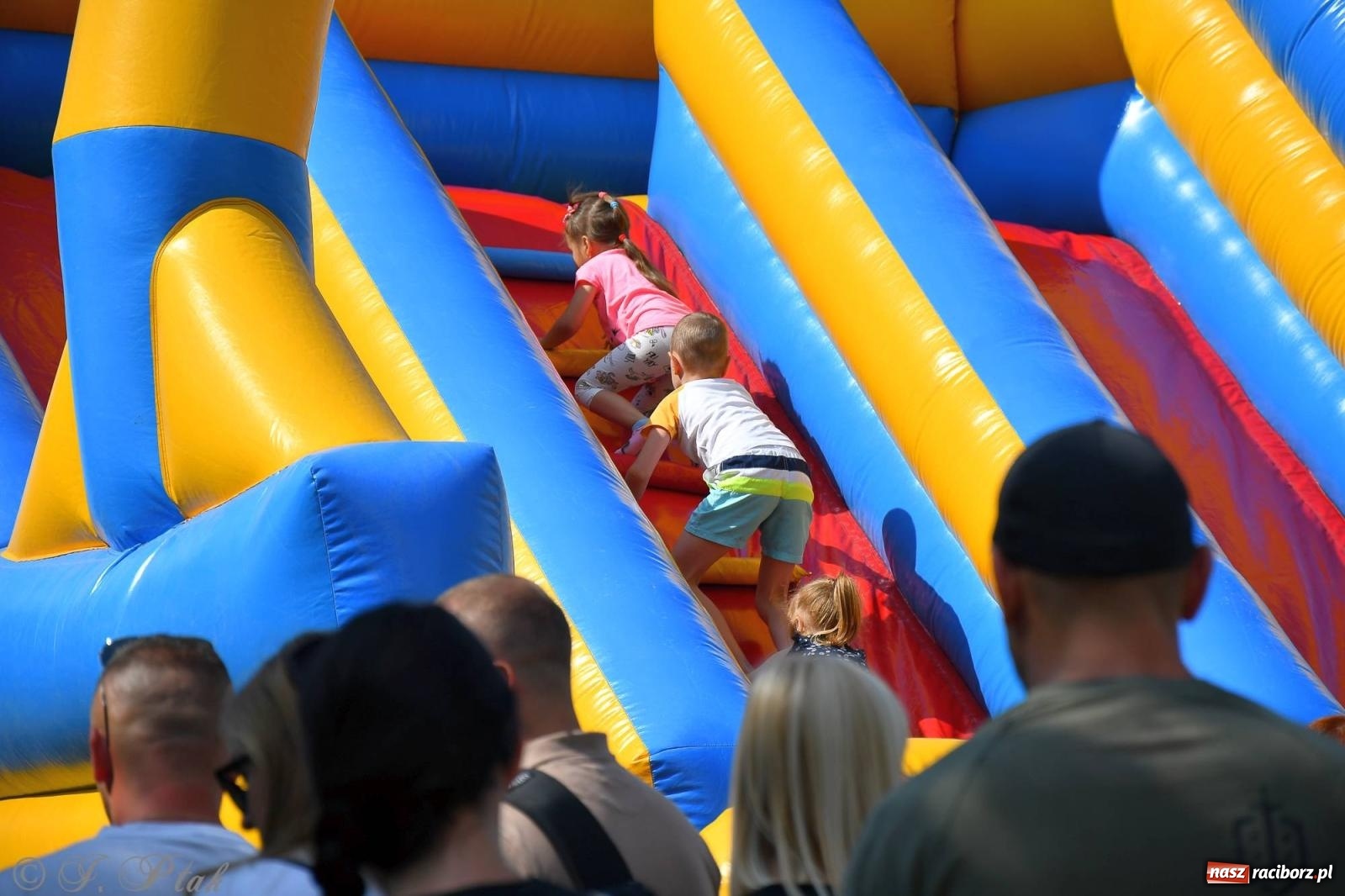 Zdjęcie w galerii na portalu naszraciborz.pl: Festiwal Baniek Mydlanych zawitał do Raciborza wiadomości z regionu