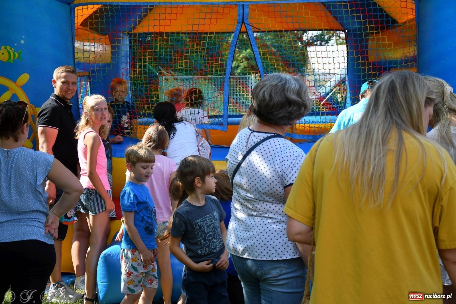 Zdjęcie w galerii na portalu naszraciborz.pl: Festiwal Baniek Mydlanych zawitał do Raciborza wiadomości z regionu