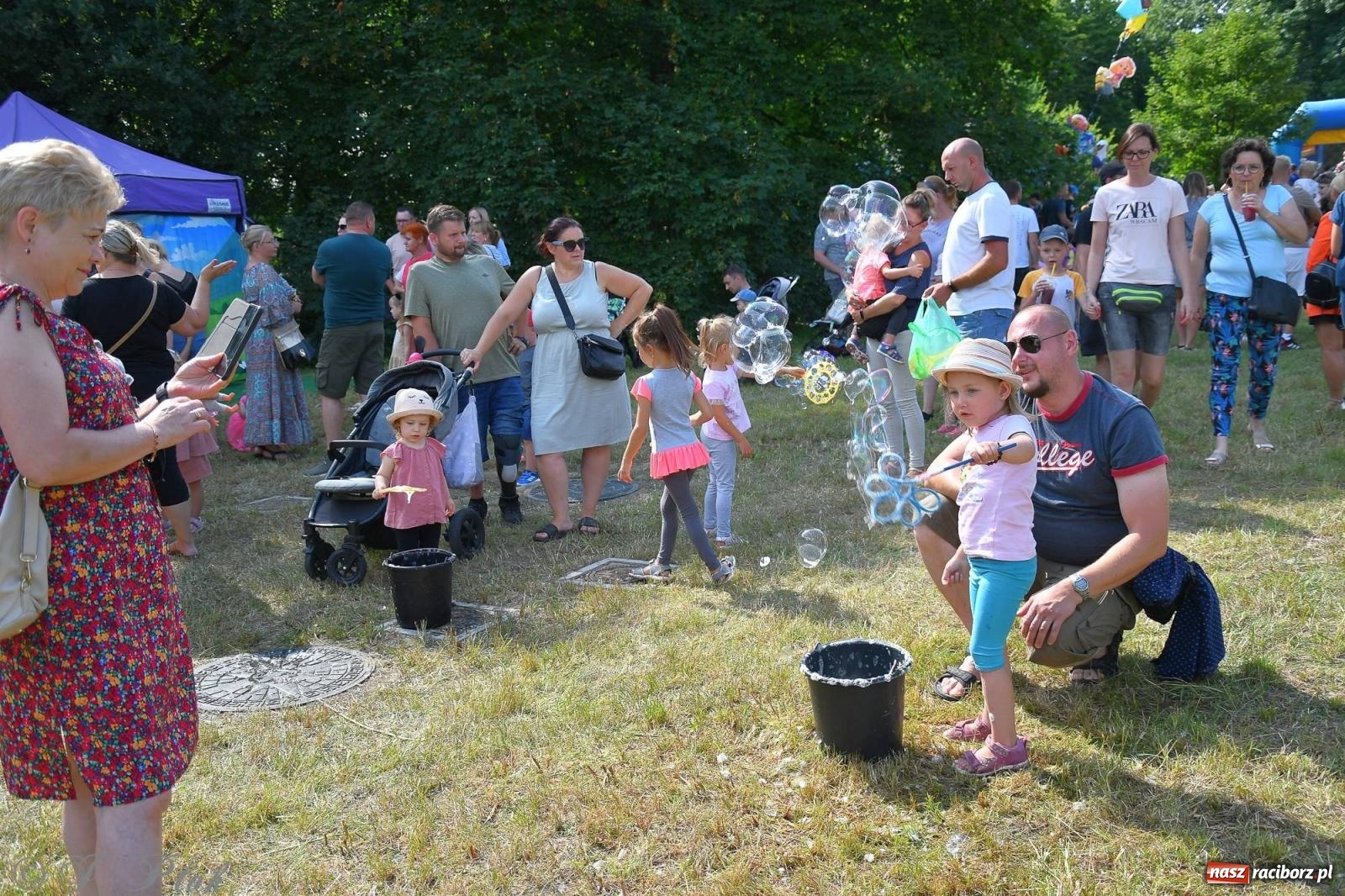 Zdjęcie w galerii na portalu naszraciborz.pl: Festiwal Baniek Mydlanych zawitał do Raciborza wiadomości z regionu
