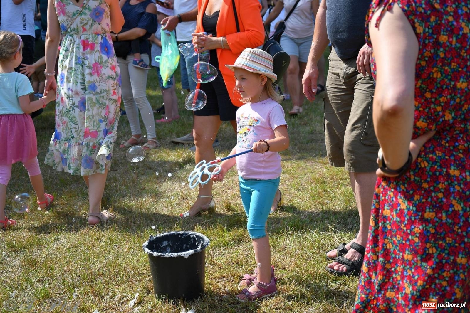 Zdjęcie w galerii na portalu naszraciborz.pl: Festiwal Baniek Mydlanych zawitał do Raciborza wiadomości z regionu