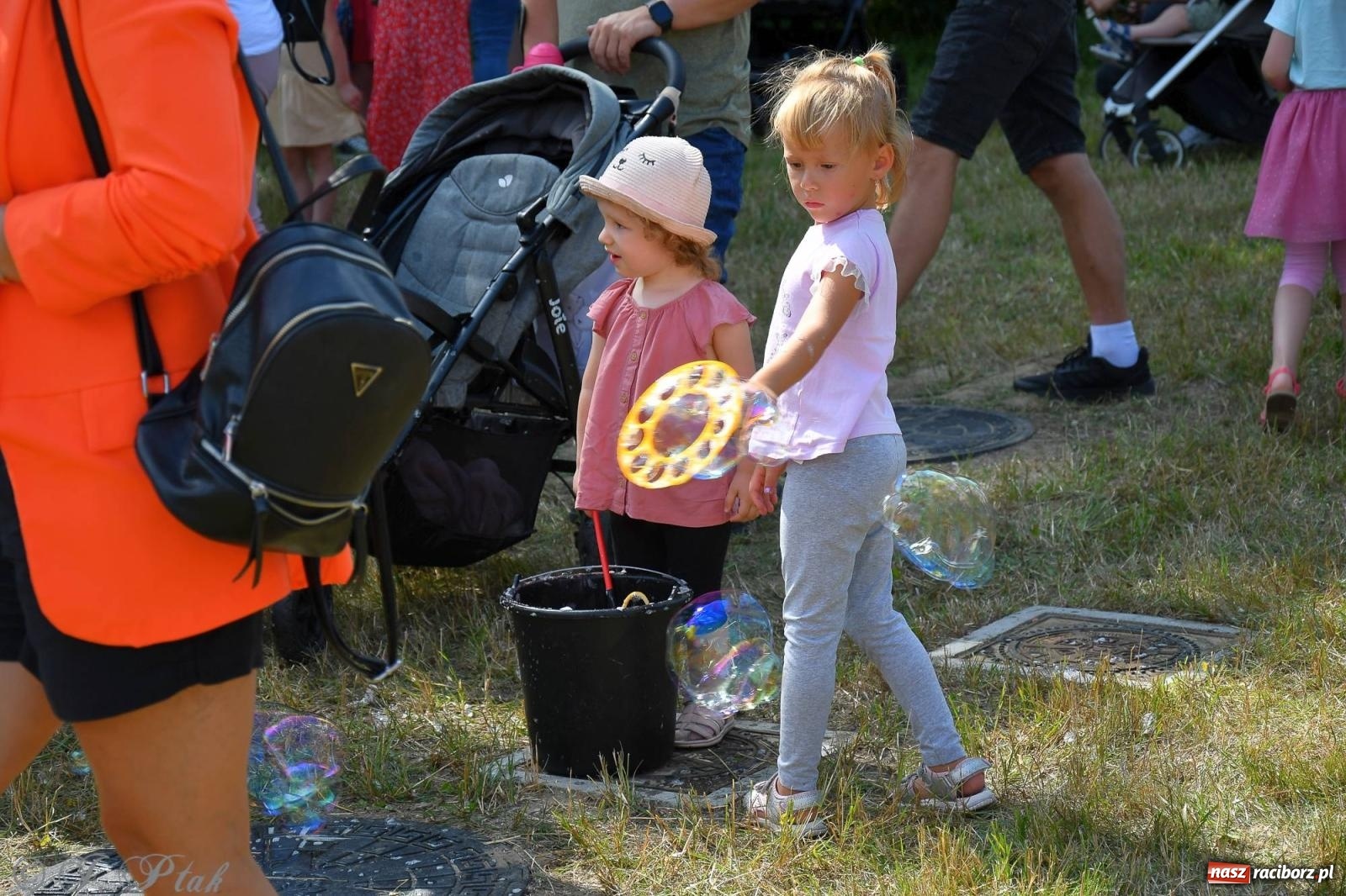 Zdjęcie w galerii na portalu naszraciborz.pl: Festiwal Baniek Mydlanych zawitał do Raciborza wiadomości z regionu
