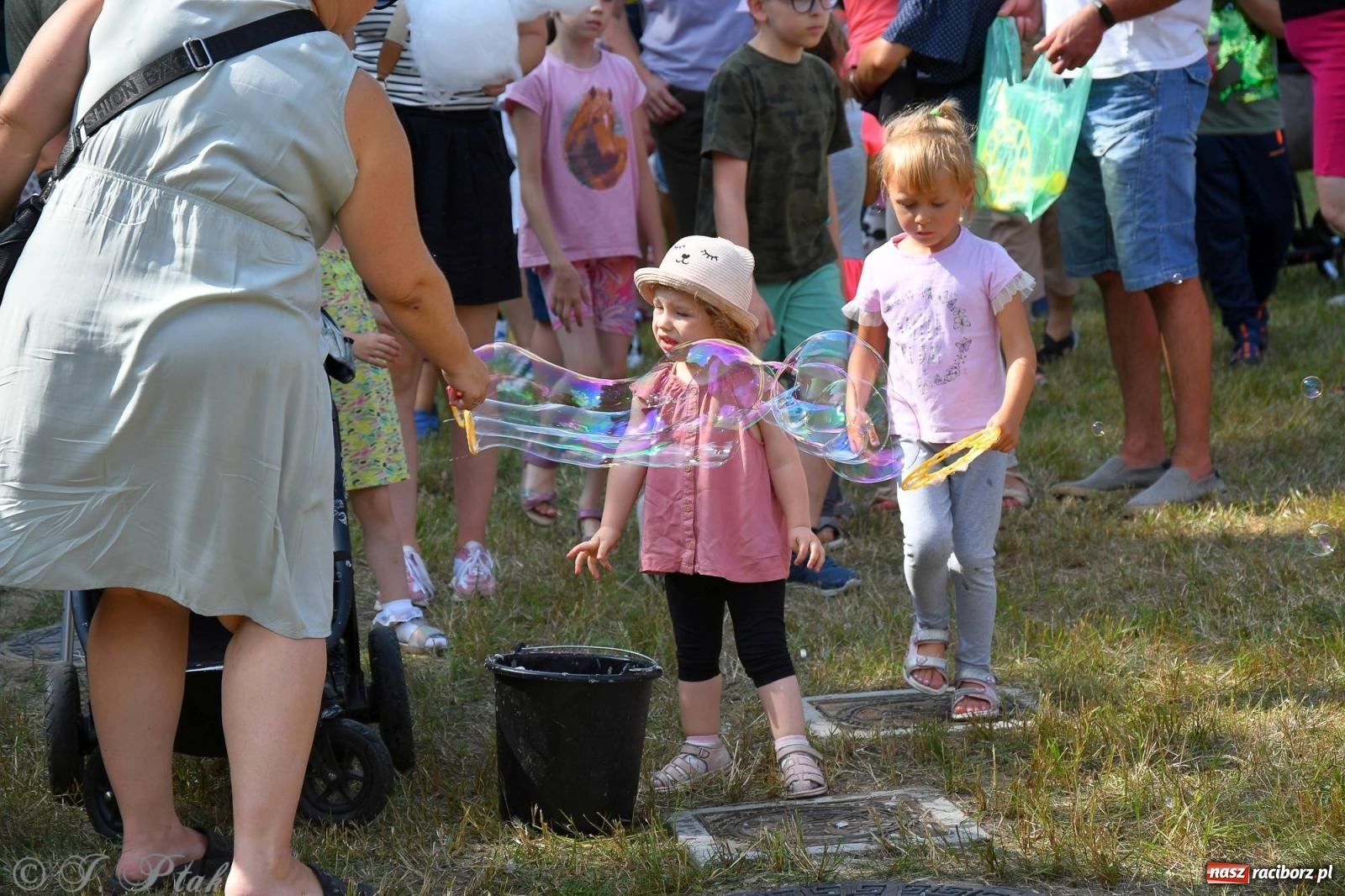Zdjęcie w galerii na portalu naszraciborz.pl: Festiwal Baniek Mydlanych zawitał do Raciborza wiadomości z regionu
