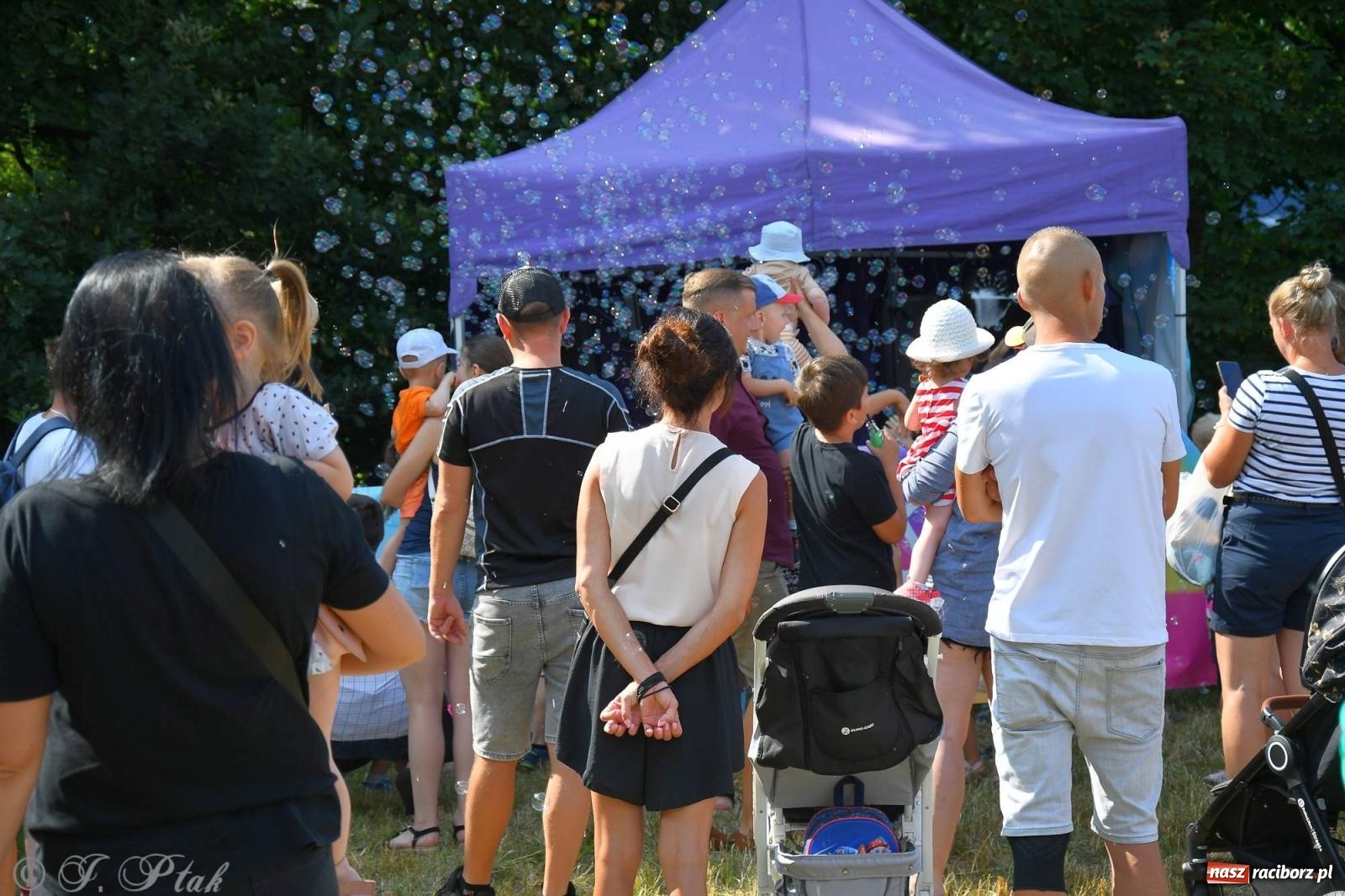 Zdjęcie w galerii na portalu naszraciborz.pl: Festiwal Baniek Mydlanych zawitał do Raciborza wiadomości z regionu
