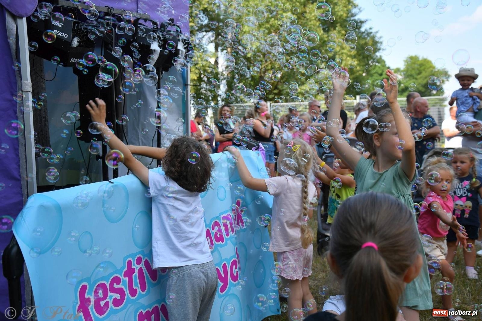 Zdjęcie w galerii na portalu naszraciborz.pl: Festiwal Baniek Mydlanych zawitał do Raciborza wiadomości z regionu