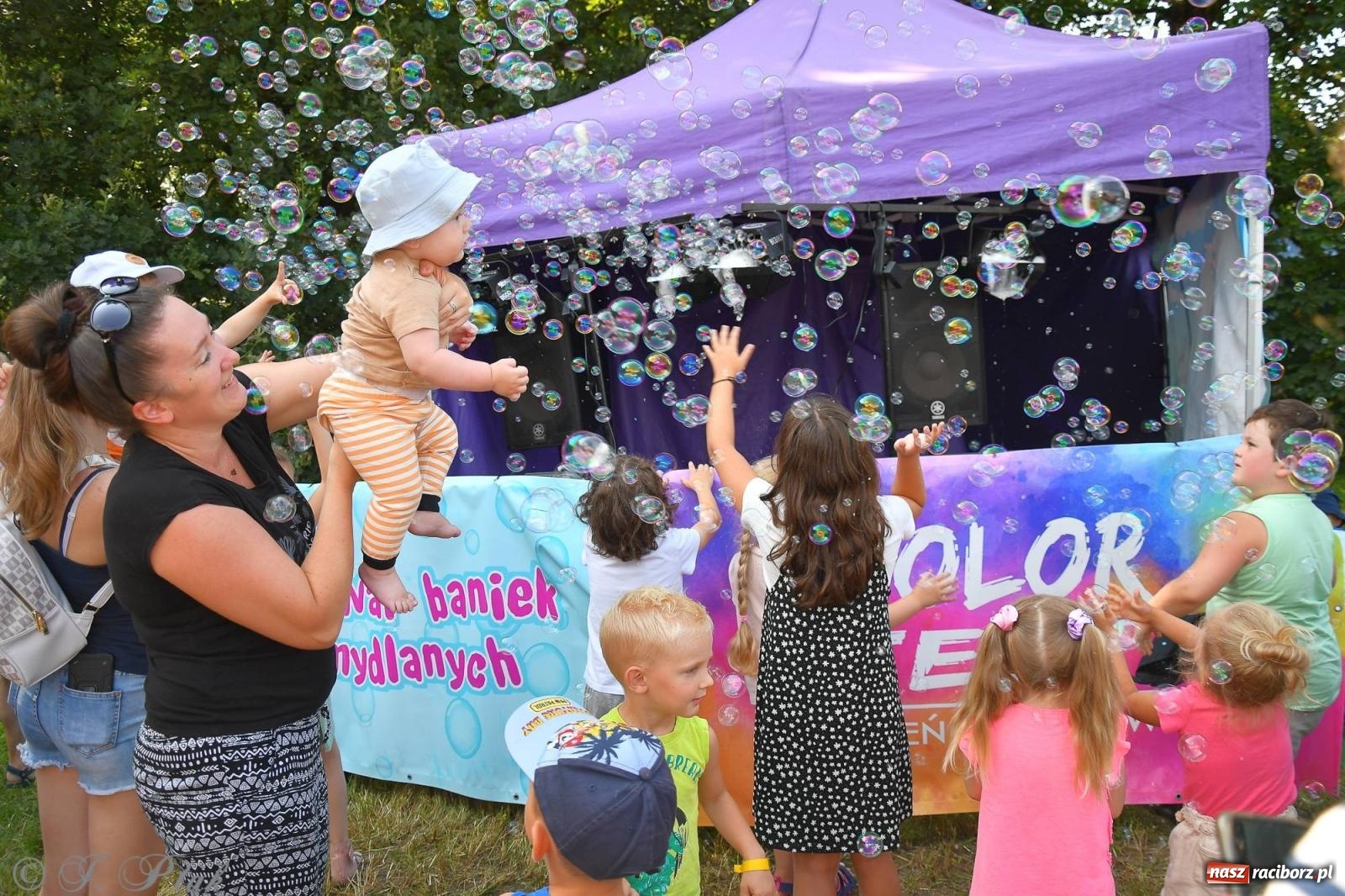 Zdjęcie w galerii na portalu naszraciborz.pl: Festiwal Baniek Mydlanych zawitał do Raciborza wiadomości z regionu