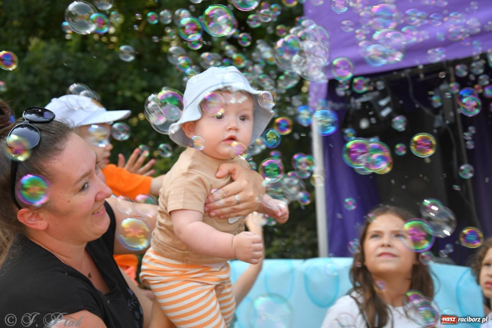 Zdjęcie w galerii na portalu naszraciborz.pl: Festiwal Baniek Mydlanych zawitał do Raciborza wiadomości z regionu