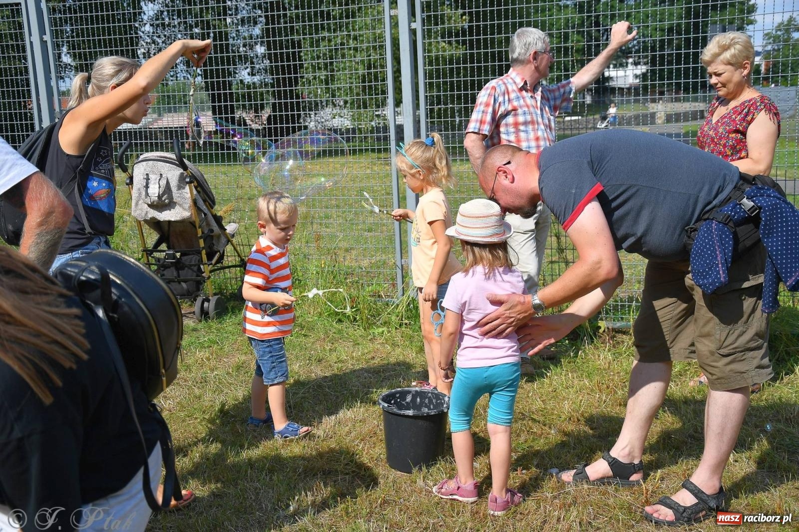 Zdjęcie w galerii na portalu naszraciborz.pl: Festiwal Baniek Mydlanych zawitał do Raciborza wiadomości z regionu