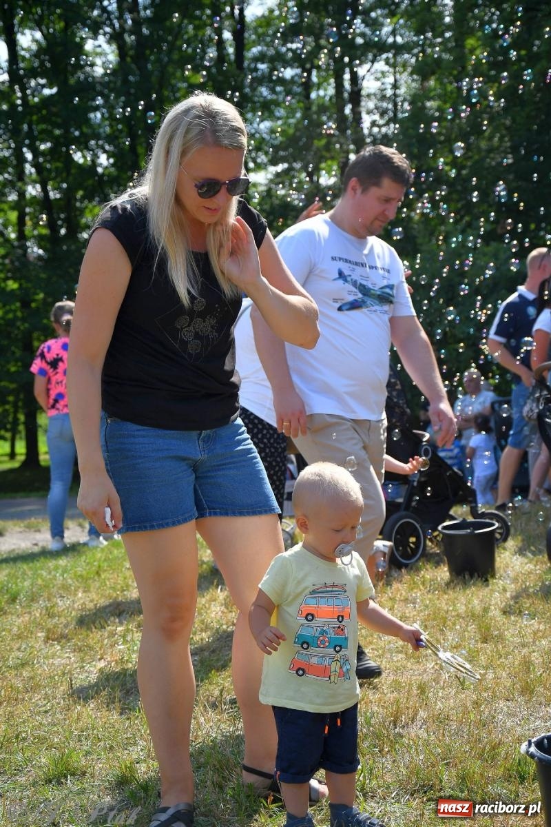 Zdjęcie w galerii na portalu naszraciborz.pl: Festiwal Baniek Mydlanych zawitał do Raciborza wiadomości z regionu