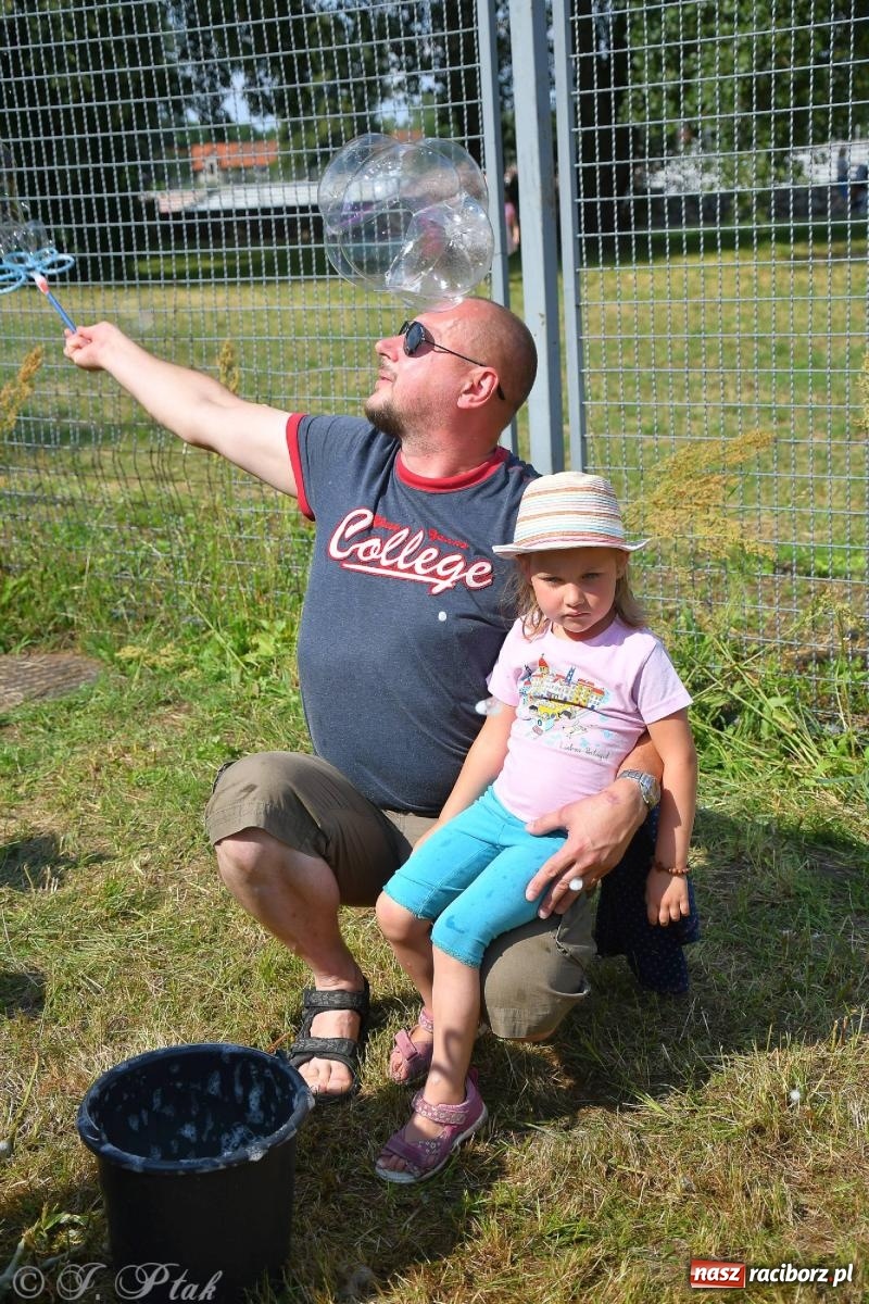 Zdjęcie w galerii na portalu naszraciborz.pl: Festiwal Baniek Mydlanych zawitał do Raciborza wiadomości z regionu