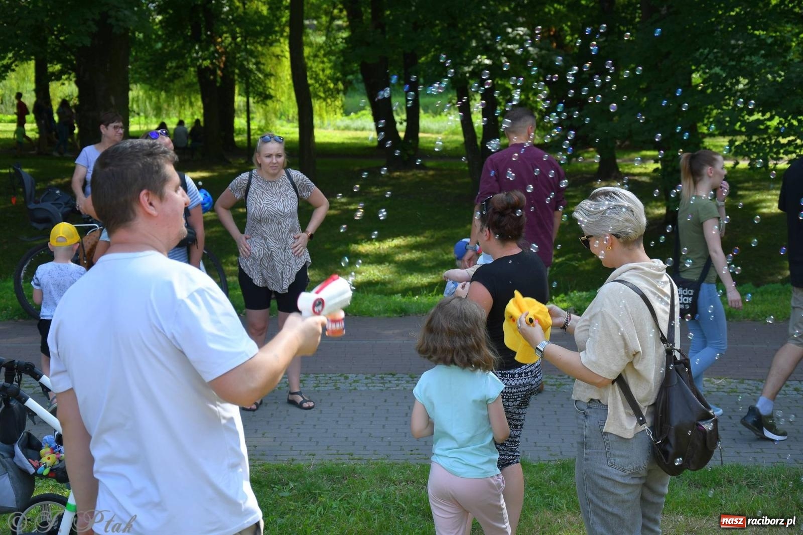 Zdjęcie w galerii na portalu naszraciborz.pl: Festiwal Baniek Mydlanych zawitał do Raciborza wiadomości z regionu