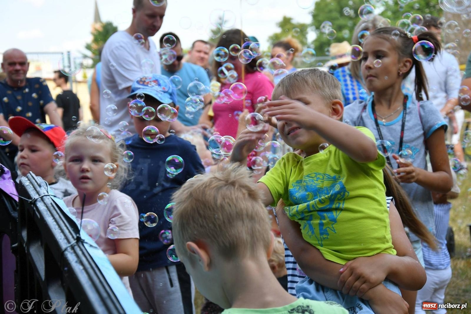Zdjęcie w galerii na portalu naszraciborz.pl: Festiwal Baniek Mydlanych zawitał do Raciborza wiadomości z regionu