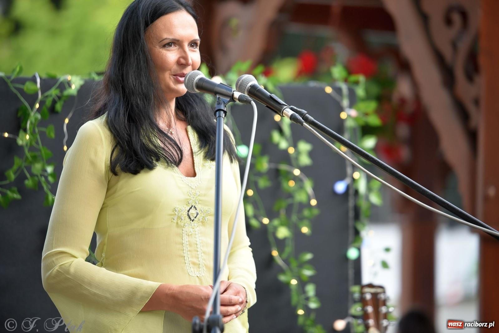 Zdjęcie w galerii na portalu naszraciborz.pl: Akustycznie o miłości na raciborskim zamku [FOTO i WIDEO] wiadomości z regionu