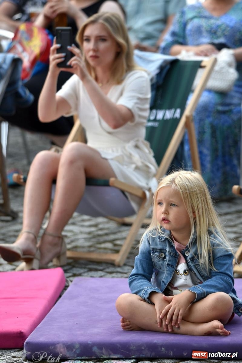 Zdjęcie w galerii na portalu naszraciborz.pl: Akustycznie o miłości na raciborskim zamku [FOTO i WIDEO] wiadomości z regionu