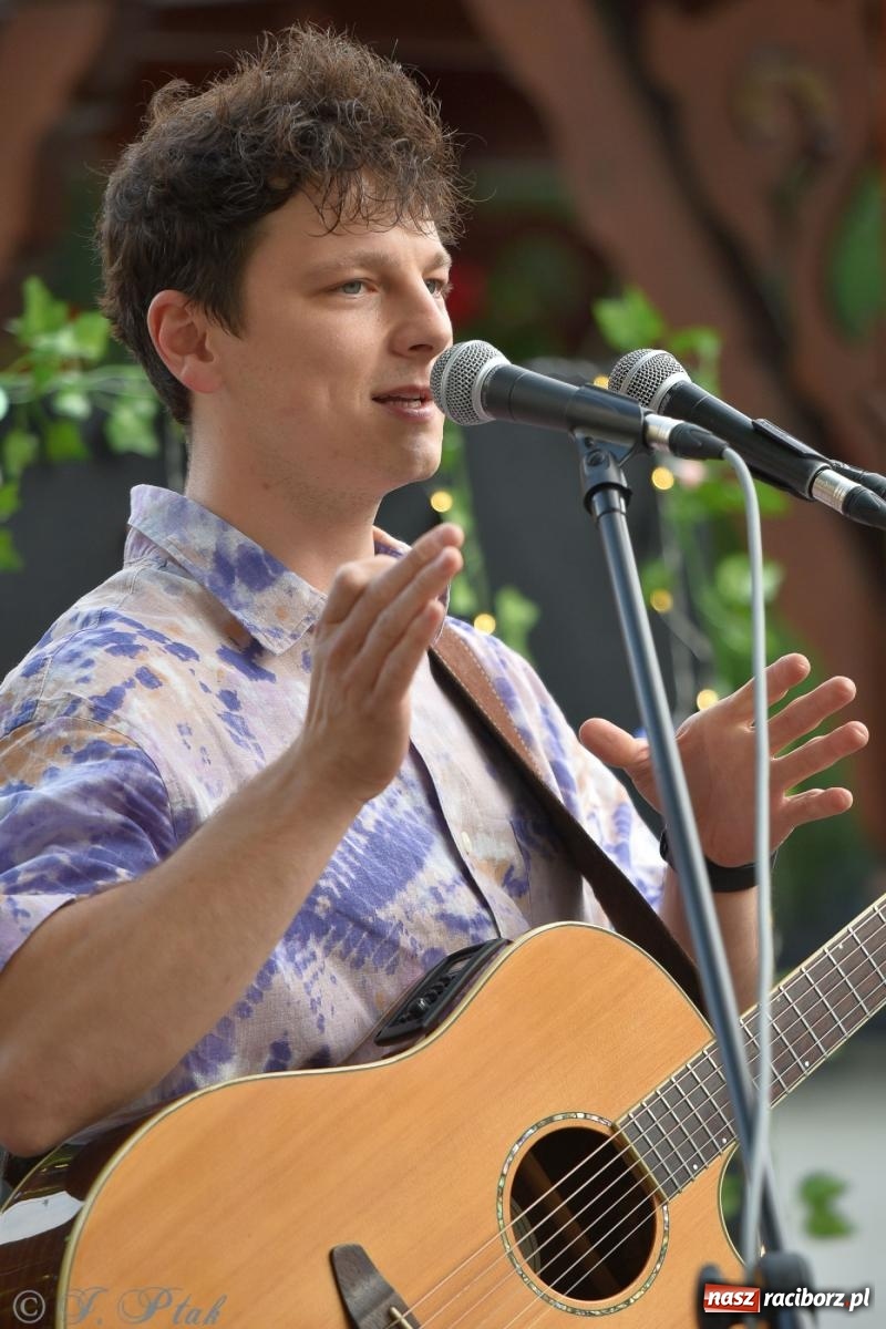 Zdjęcie w galerii na portalu naszraciborz.pl: Akustycznie o miłości na raciborskim zamku [FOTO i WIDEO] wiadomości z regionu