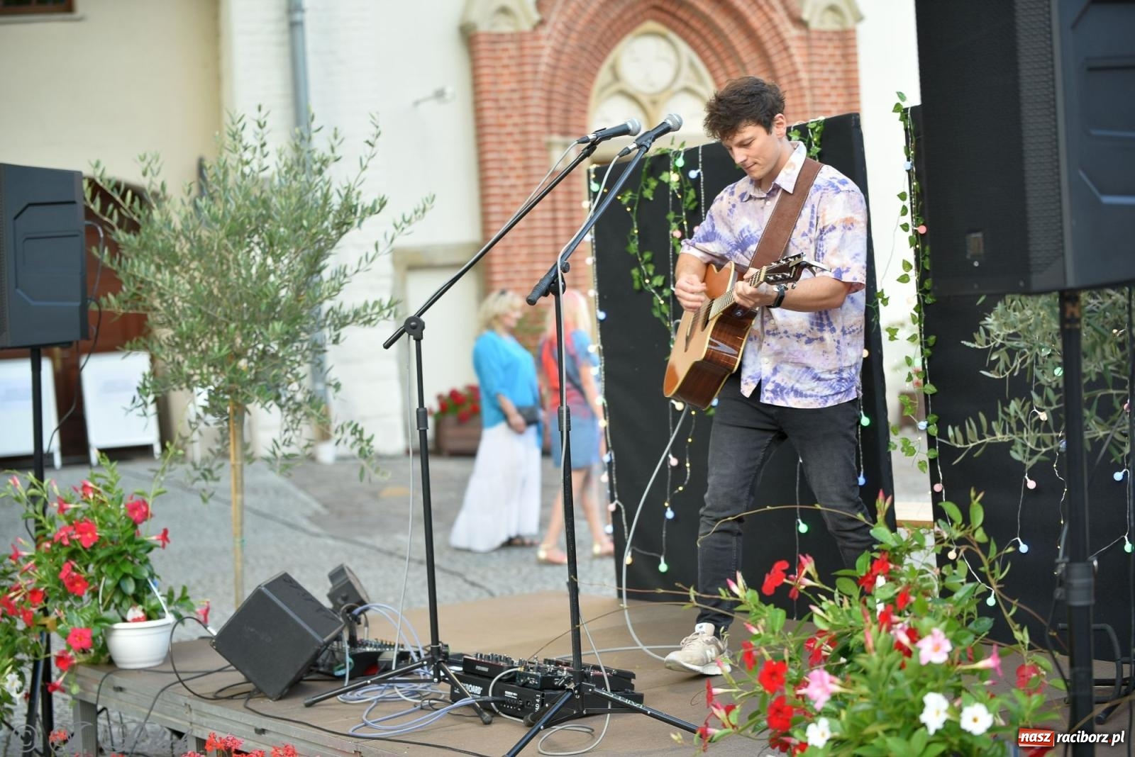 Zdjęcie w galerii na portalu naszraciborz.pl: Akustycznie o miłości na raciborskim zamku [FOTO i WIDEO] wiadomości z regionu
