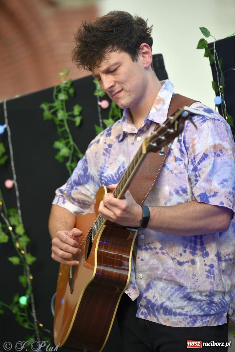 Zdjęcie w galerii na portalu naszraciborz.pl: Akustycznie o miłości na raciborskim zamku [FOTO i WIDEO] wiadomości z regionu