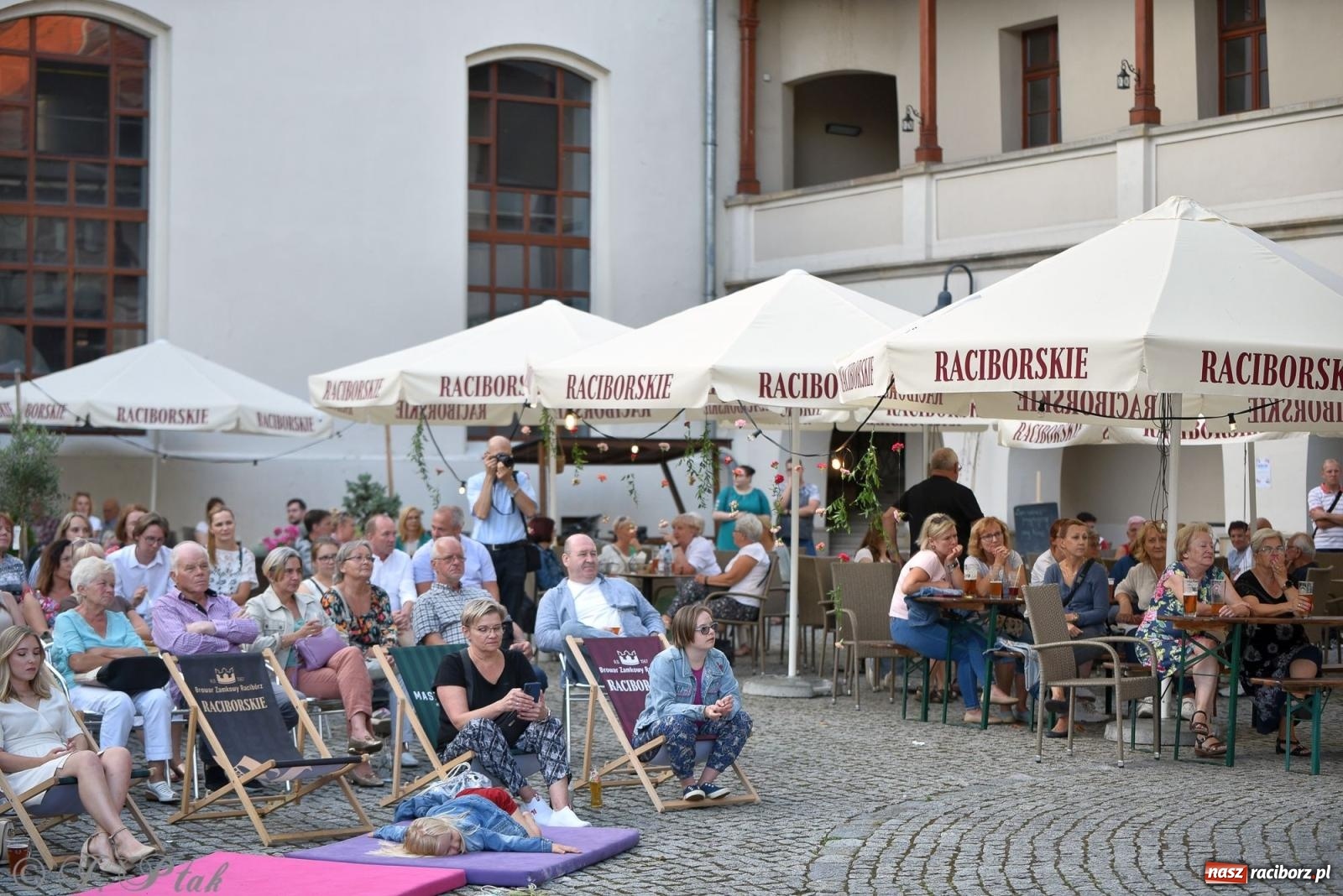 Zdjęcie w galerii na portalu naszraciborz.pl: Akustycznie o miłości na raciborskim zamku [FOTO i WIDEO] wiadomości z regionu