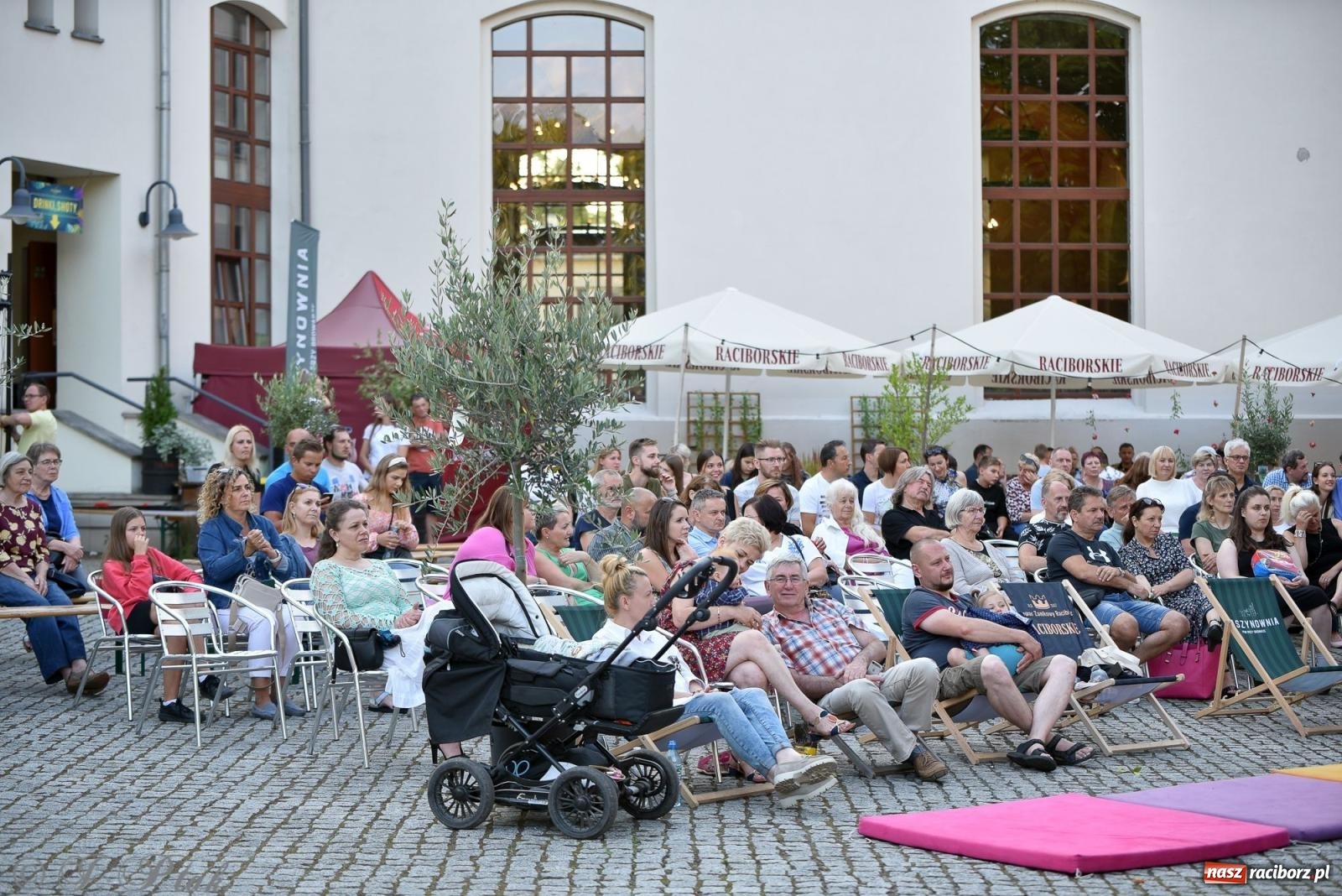 Zdjęcie w galerii na portalu naszraciborz.pl: Akustycznie o miłości na raciborskim zamku [FOTO i WIDEO] wiadomości z regionu