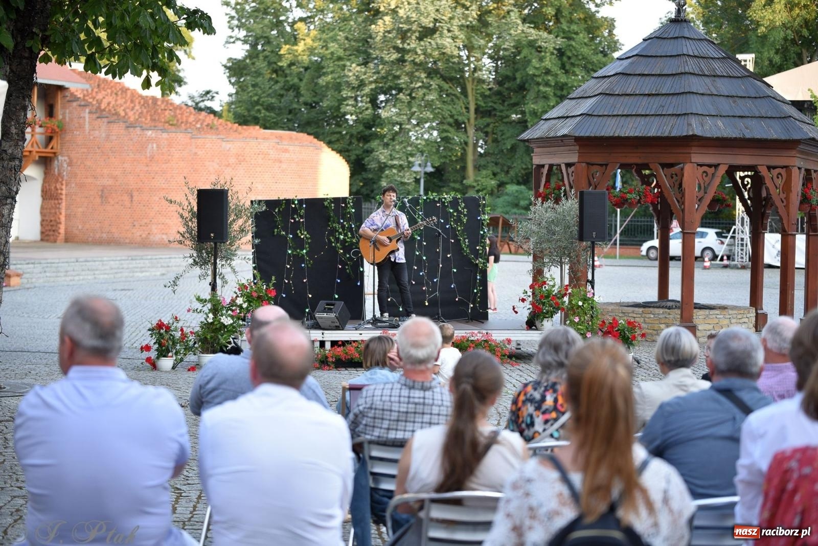 Zdjęcie w galerii na portalu naszraciborz.pl: Akustycznie o miłości na raciborskim zamku [FOTO i WIDEO] wiadomości z regionu