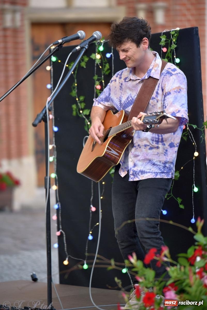 Zdjęcie w galerii na portalu naszraciborz.pl: Akustycznie o miłości na raciborskim zamku [FOTO i WIDEO] wiadomości z regionu