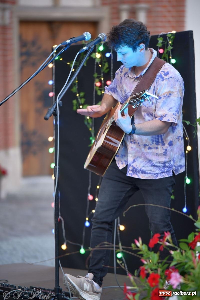 Zdjęcie w galerii na portalu naszraciborz.pl: Akustycznie o miłości na raciborskim zamku [FOTO i WIDEO] wiadomości z regionu