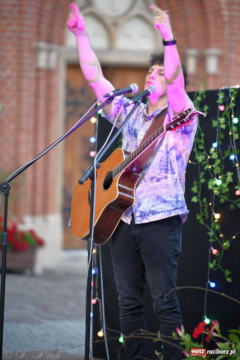 Zdjęcie w galerii na portalu naszraciborz.pl: Akustycznie o miłości na raciborskim zamku [FOTO i WIDEO] wiadomości z regionu