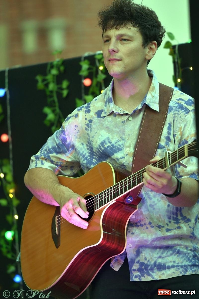 Zdjęcie w galerii na portalu naszraciborz.pl: Akustycznie o miłości na raciborskim zamku [FOTO i WIDEO] wiadomości z regionu