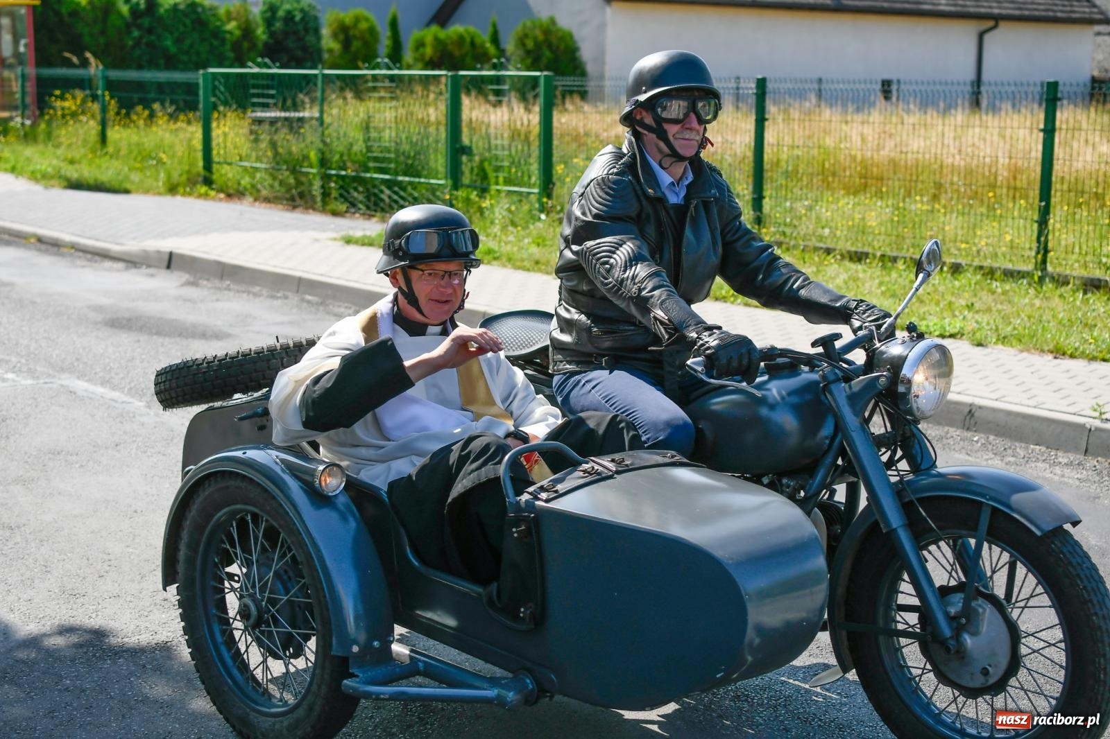 Zdjęcie w galerii na portalu naszraciborz.pl: Parada motocykli na odpust św. Krzysztofa w Pogrzebieniu [FOTO i WIDEO] wiadomości z regionu