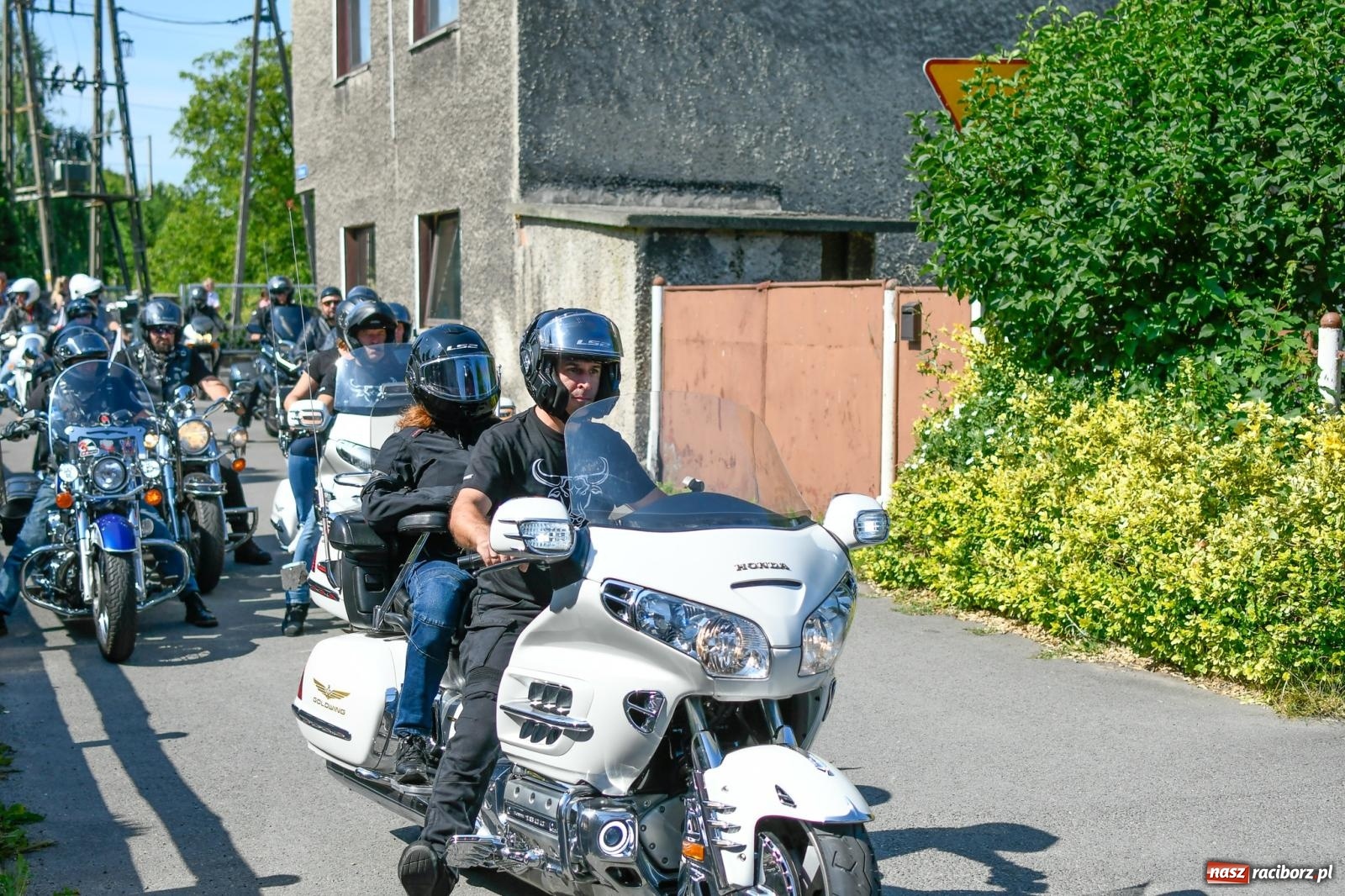Zdjęcie w galerii na portalu naszraciborz.pl: Parada motocykli na odpust św. Krzysztofa w Pogrzebieniu [FOTO i WIDEO] wiadomości z regionu