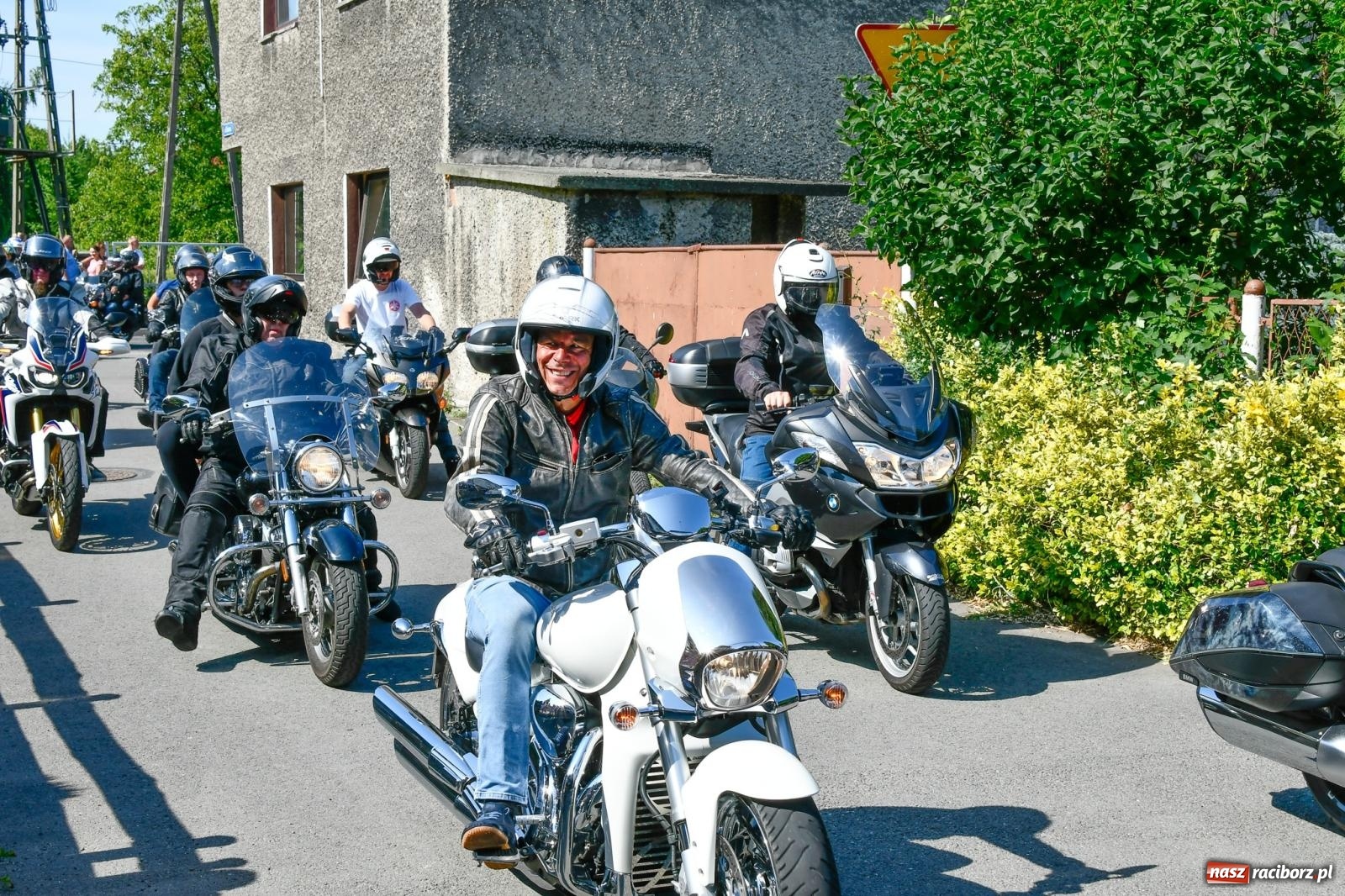 Zdjęcie w galerii na portalu naszraciborz.pl: Parada motocykli na odpust św. Krzysztofa w Pogrzebieniu [FOTO i WIDEO] wiadomości z regionu