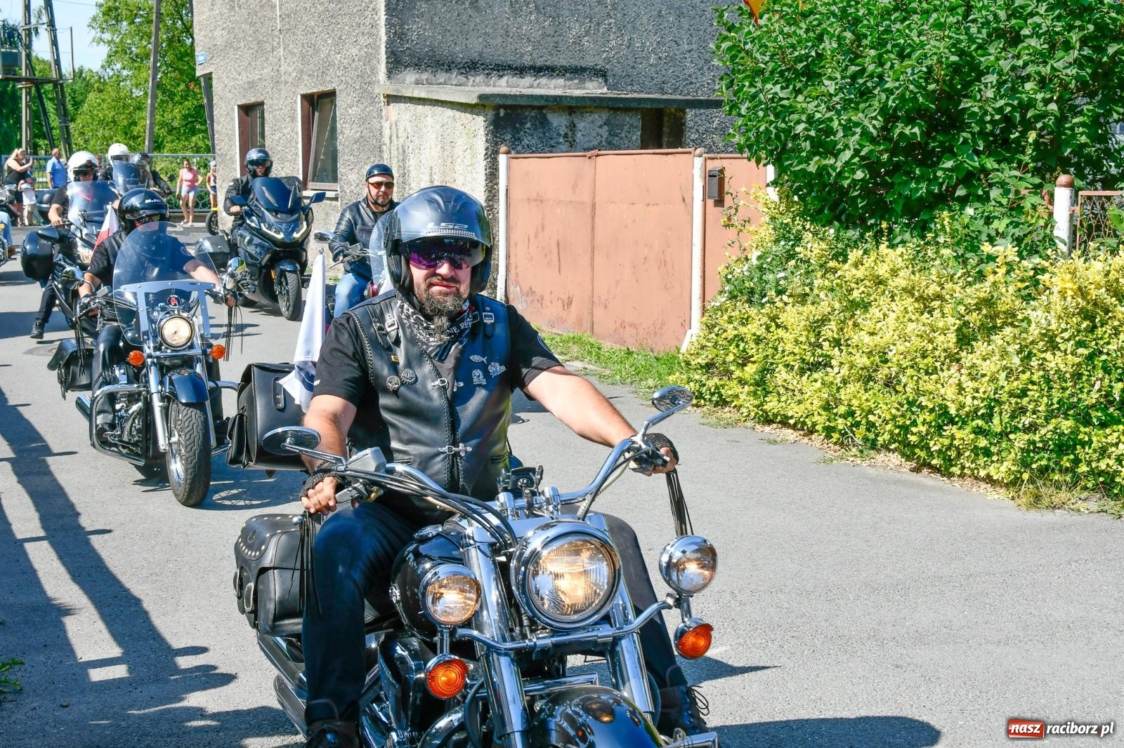 Zdjęcie w galerii na portalu naszraciborz.pl: Parada motocykli na odpust św. Krzysztofa w Pogrzebieniu [FOTO i WIDEO] wiadomości z regionu
