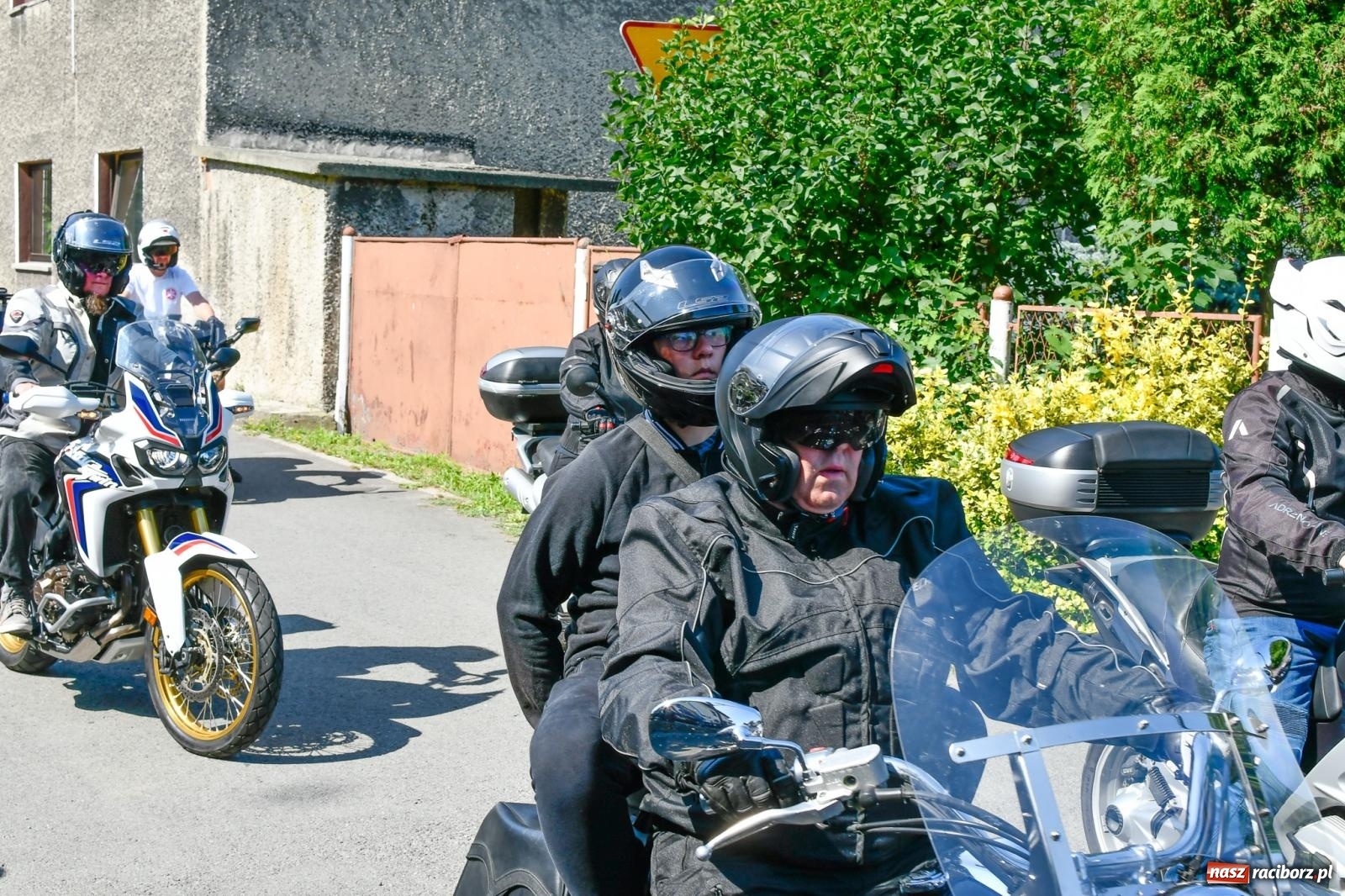 Zdjęcie w galerii na portalu naszraciborz.pl: Parada motocykli na odpust św. Krzysztofa w Pogrzebieniu [FOTO i WIDEO] wiadomości z regionu
