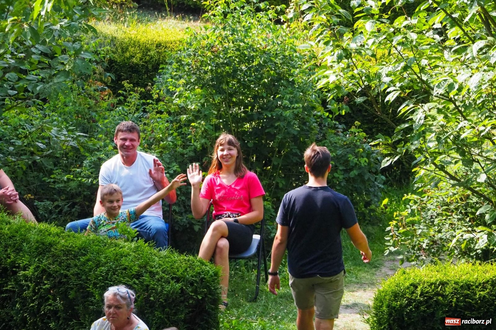 Zdjęcie w galerii na portalu naszraciborz.pl: Szlachetne smyczkowe brzmienie w raciborskim arboretum wiadomości z regionu