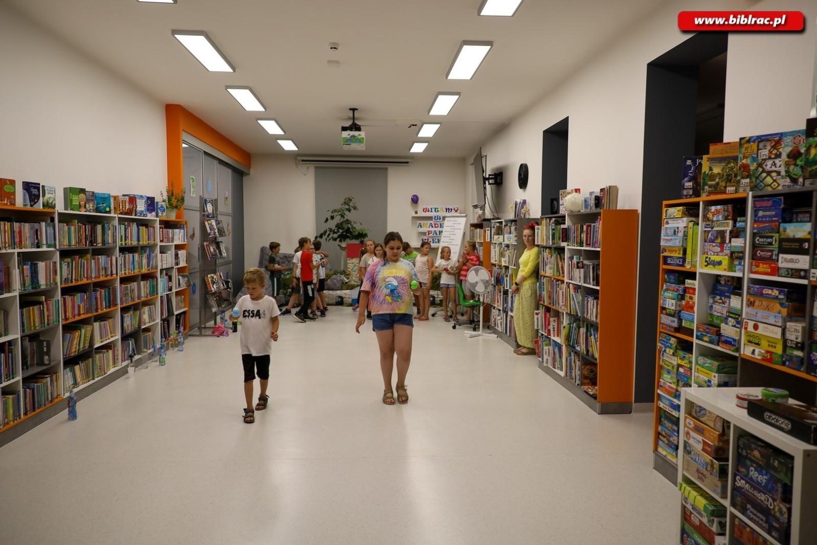 Zdjęcie w galerii na portalu naszraciborz.pl: Wakacje z Powiatem w Bibliotece – Noc w Akademii Pana Kleksa wiadomości z regionu