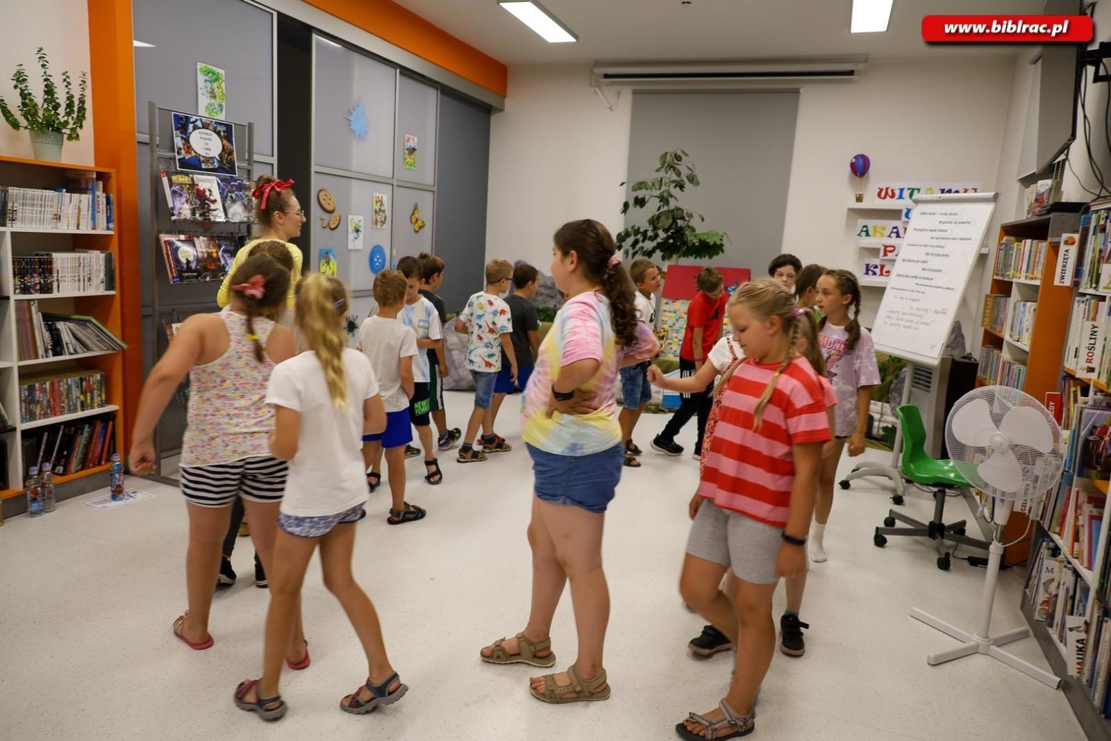 Zdjęcie w galerii na portalu naszraciborz.pl: Wakacje z Powiatem w Bibliotece – Noc w Akademii Pana Kleksa wiadomości z regionu