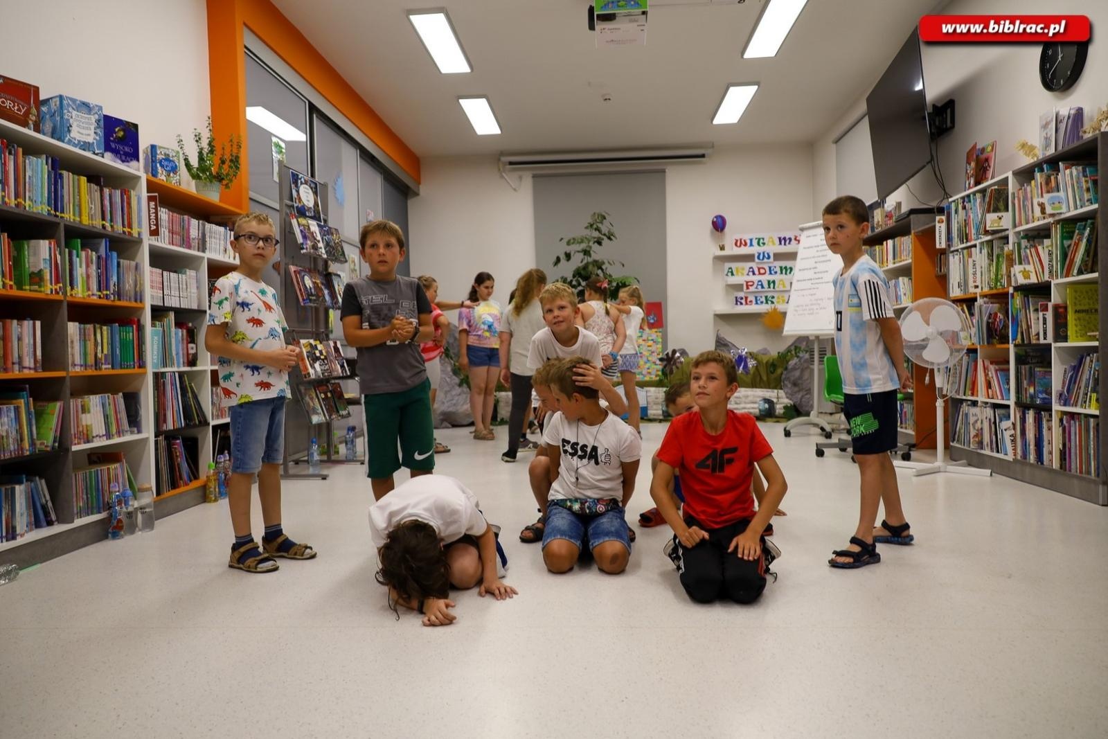 Zdjęcie w galerii na portalu naszraciborz.pl: Wakacje z Powiatem w Bibliotece – Noc w Akademii Pana Kleksa wiadomości z regionu
