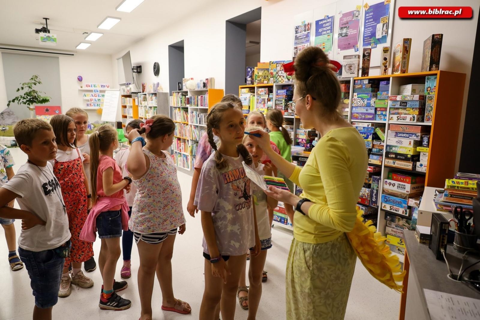 Zdjęcie w galerii na portalu naszraciborz.pl: Wakacje z Powiatem w Bibliotece – Noc w Akademii Pana Kleksa wiadomości z regionu