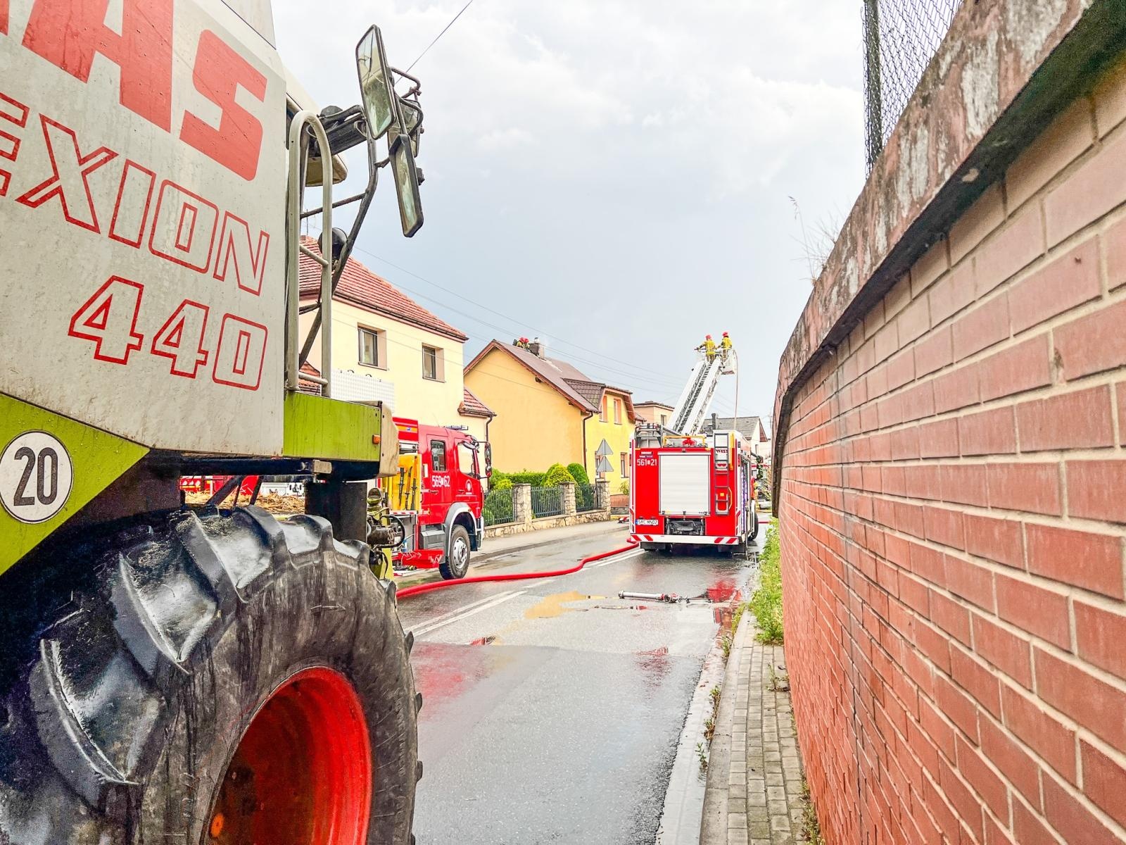 Zdjęcie w galerii na portalu naszraciborz.pl: Piorun uderzył w dom na Starowiejskiej [FOTO] wiadomości z regionu