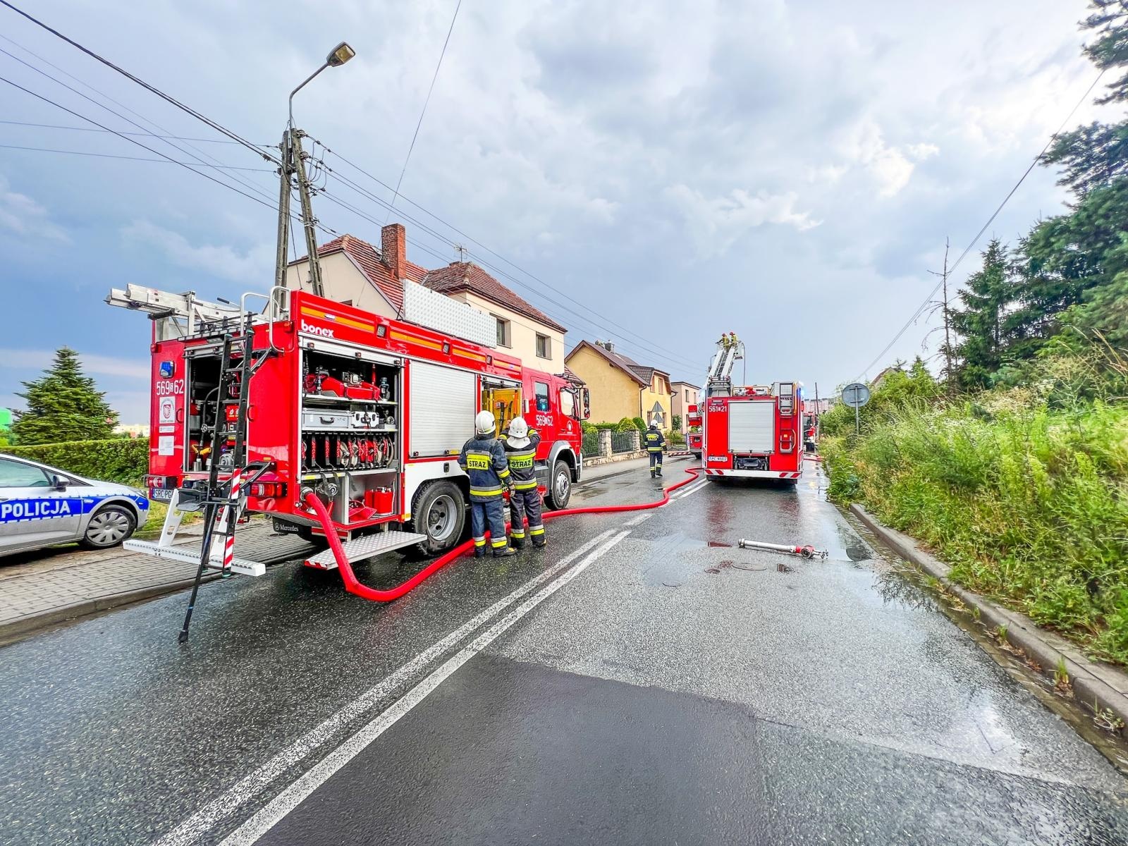 Zdjęcie w galerii na portalu naszraciborz.pl: Piorun uderzył w dom na Starowiejskiej [FOTO] wiadomości z regionu