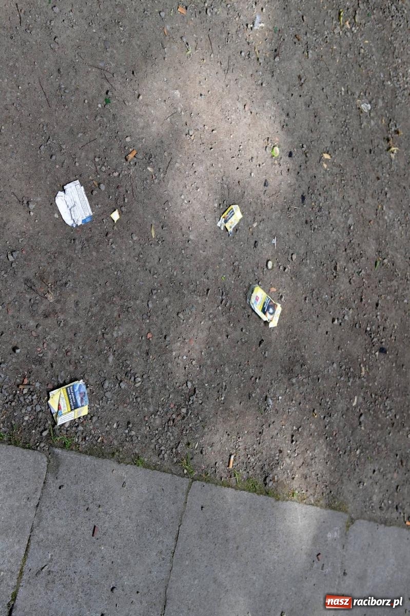 Zdjęcie w galerii na portalu naszraciborz.pl: Park przy Opawskiej zamienia się wieczorem w melinę wiadomości z regionu