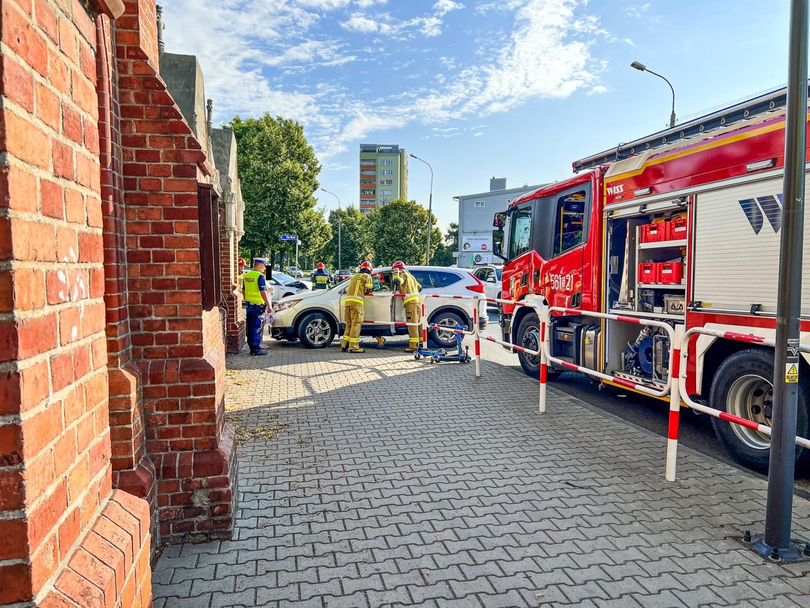 Zdjęcie w galerii na portalu naszraciborz.pl: Zderzenie forda i hondy na Armii Krajowej [FOTO] wiadomości z regionu