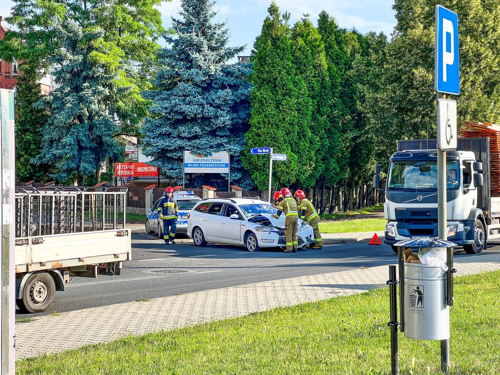 Zdjęcie w galerii na portalu naszraciborz.pl: Zderzenie forda i hondy na Armii Krajowej [FOTO] wiadomości z regionu