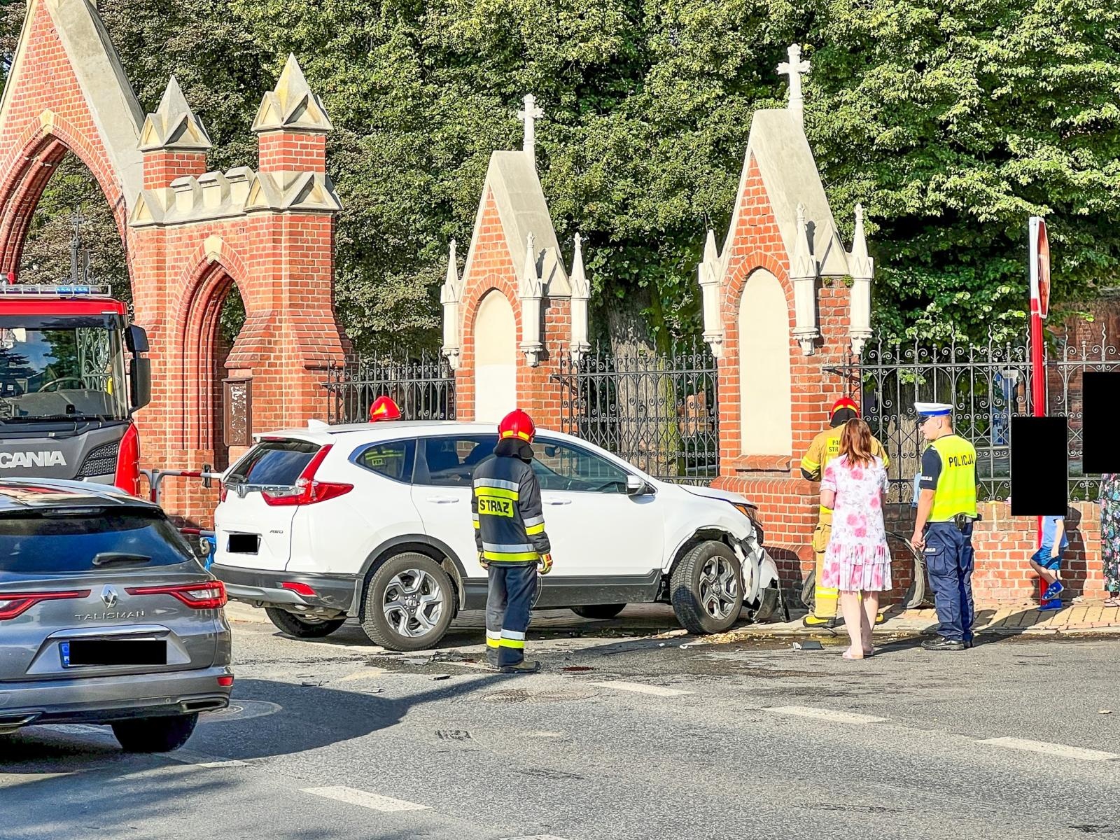 Zdjęcie w galerii na portalu naszraciborz.pl: Zderzenie forda i hondy na Armii Krajowej [FOTO] wiadomości z regionu